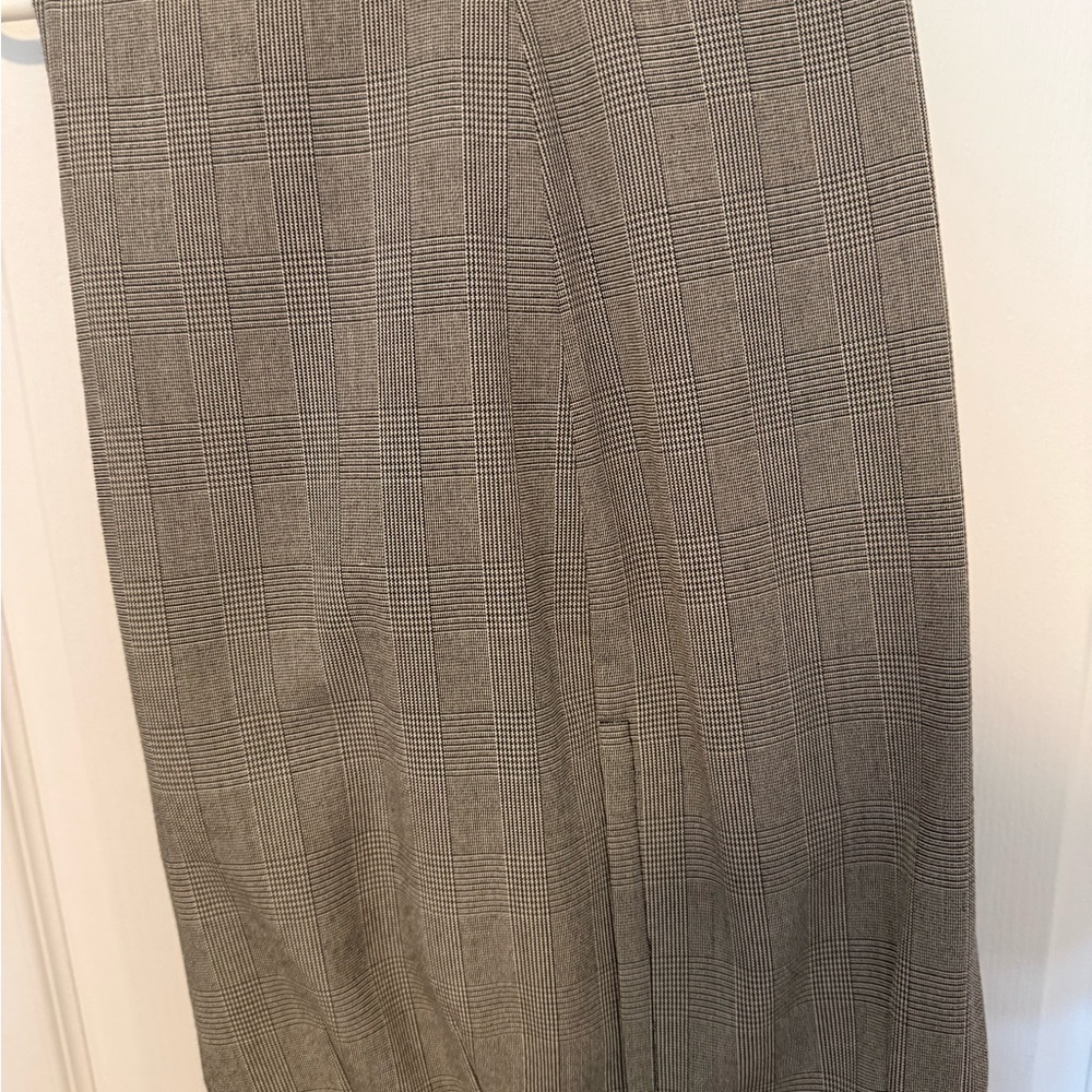 Larry Levine Gray Plaid Women's Suit - Picture 6 of 9